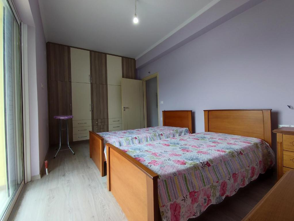 Cheerful 2 bedroom villa with free parking. - Imazhi 11