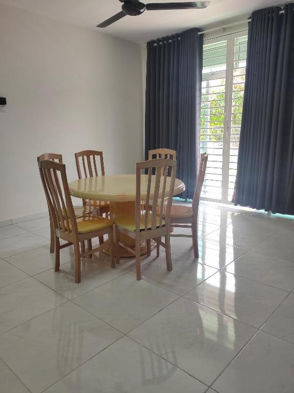 Juliana Homestay - Casa De Cuatro Dormitorios
