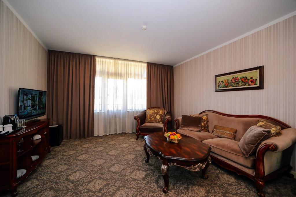 TV a/nebo společenská místnost v ubytování Sharden Villa Boutique Hotel