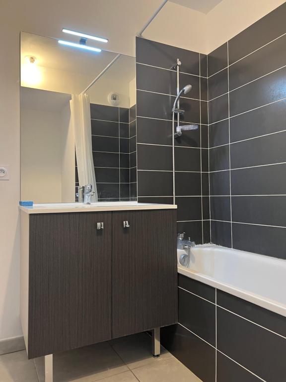 Résidence neuve le K 10 mn gare, parking , tram - 8