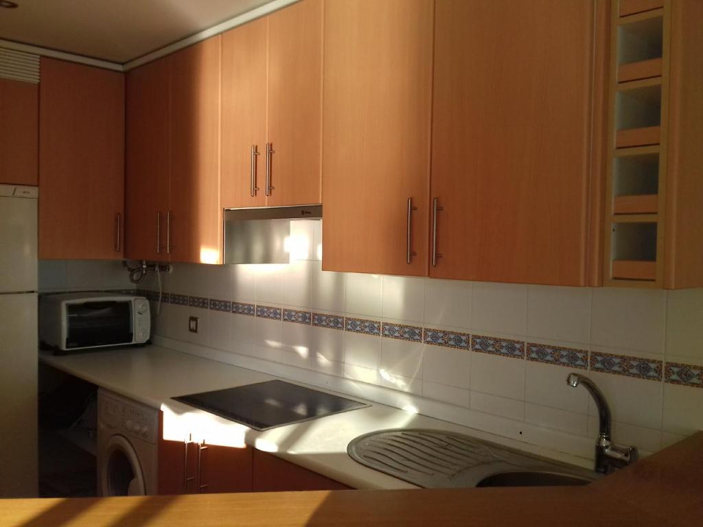 Kuchyňa alebo kuchynka v ubytovaní Exclusivo apartamento en Raxó ( Sanxenxo)