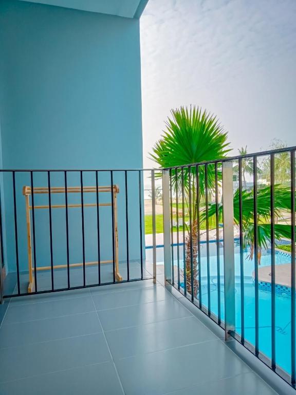 Bazén v ubytování HATCHAO HERITAGE BEACH FRONT RESORT nebo v jeho okolí