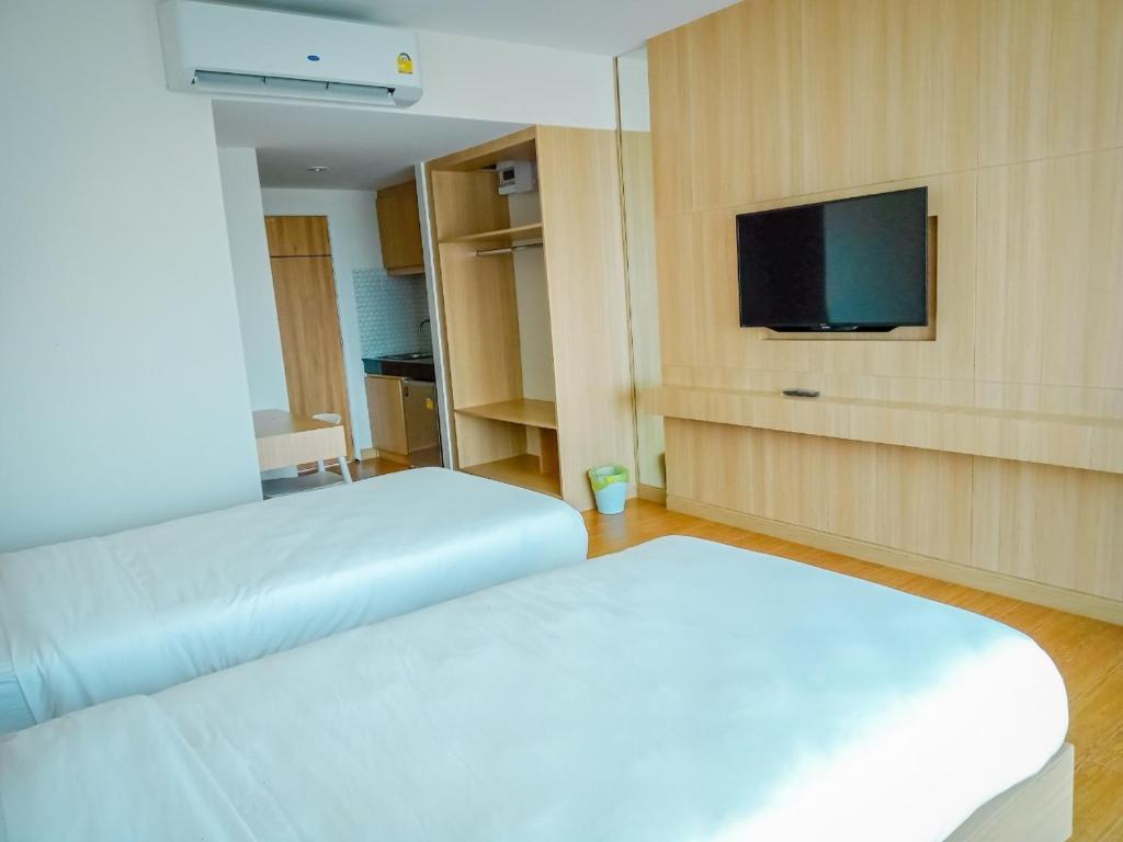 TV a/nebo společenská místnost v ubytování HATCHAO HERITAGE BEACH FRONT RESORT