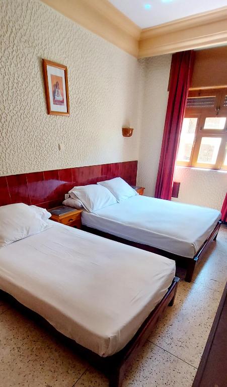 Postel nebo postele na pokoji v ubytování Hôtel National