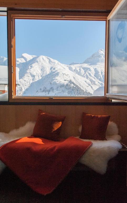 Nespecifikovaný výhled na hory nebo výhled na hory při pohledu z aparthotelu
