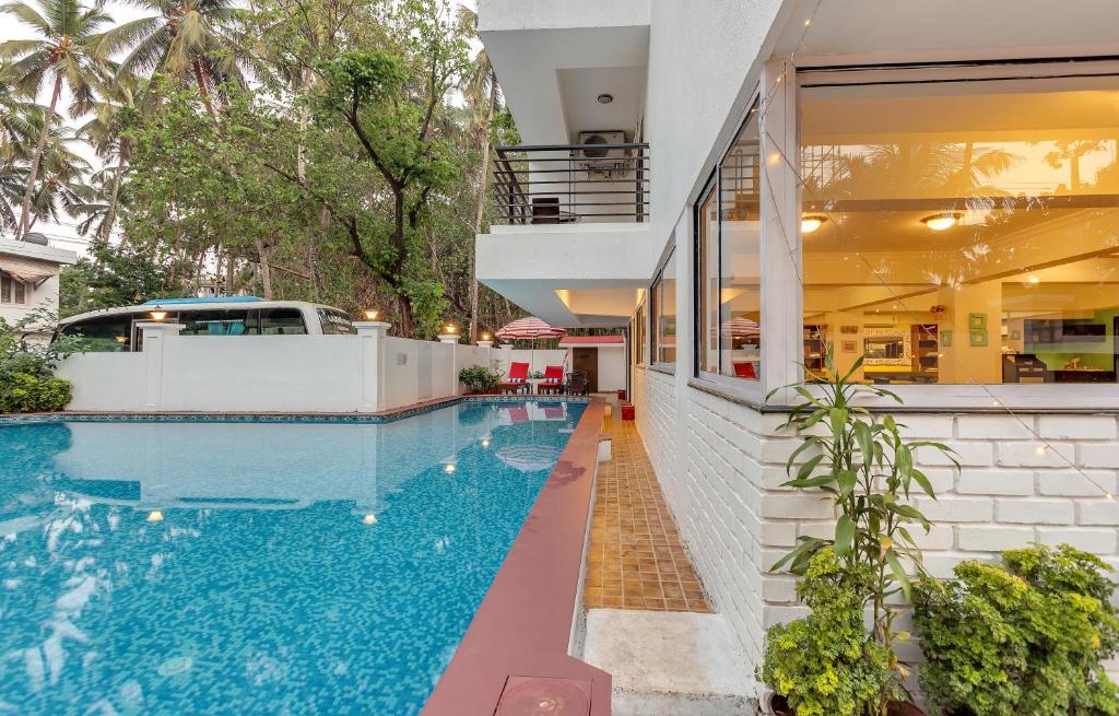 Bazén v ubytování Arotel Rooms & Suites Calangute nebo v jeho okolí