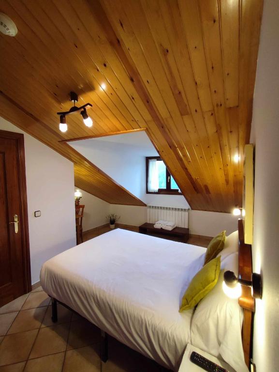 Postel nebo postele na pokoji v ubytování Hotel Rural LAbadia de Sieste