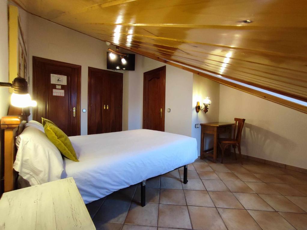 Postel nebo postele na pokoji v ubytování Hotel Rural LAbadia de Sieste