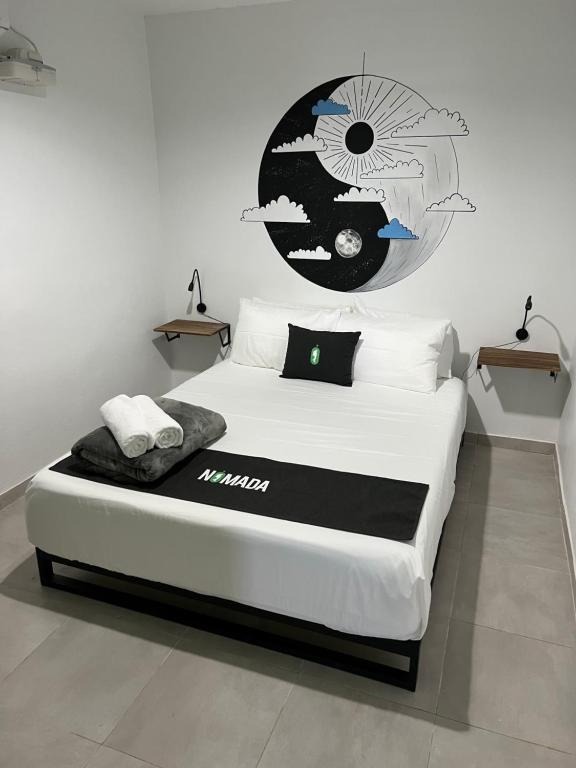 Postel nebo postele na pokoji v ubytování Nomada Beach Hostel- Isla Verde
