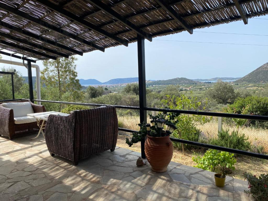 Fotografia z galérie ubytovania Cosy Calm Cottage in olive trees with sea view v destinácii Ermioni