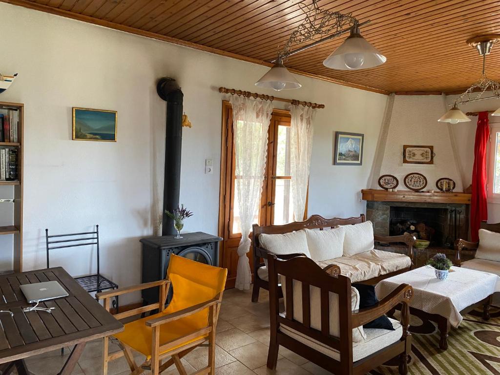 Fotografia z galérie ubytovania Cosy Calm Cottage in olive trees with sea view v destinácii Ermioni
