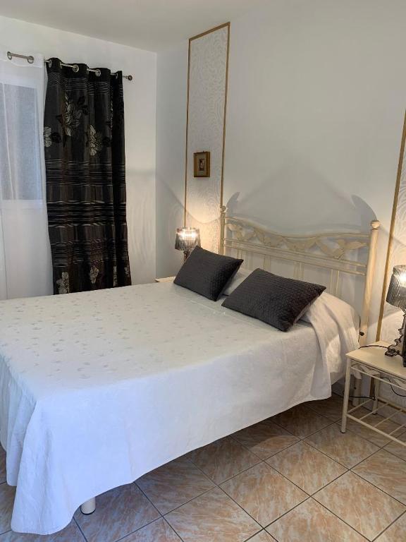 a bedroom with a large white bed with two pillows at Sole e Mare in Galeria