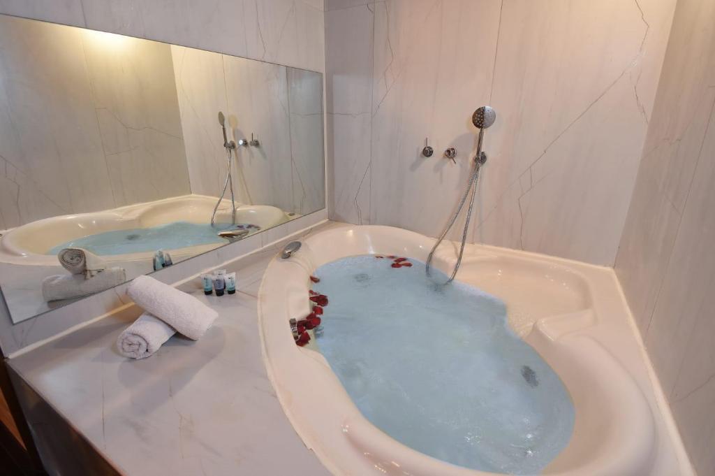 פינה במעיין - Studio With Spa Bath