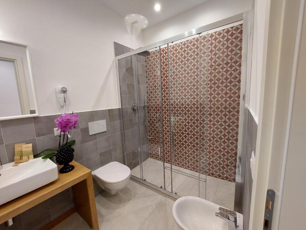 Koupelna v ubytování Mistral Luxury Suites