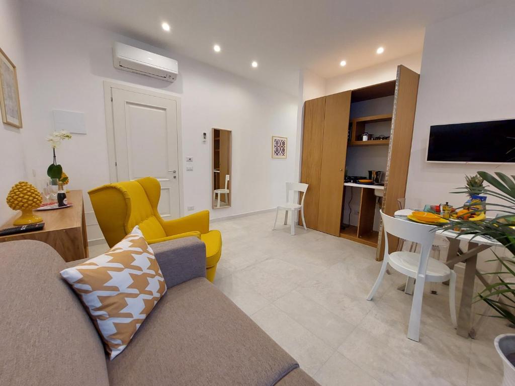 TV a/nebo společenská místnost v ubytování Mistral Luxury Suites