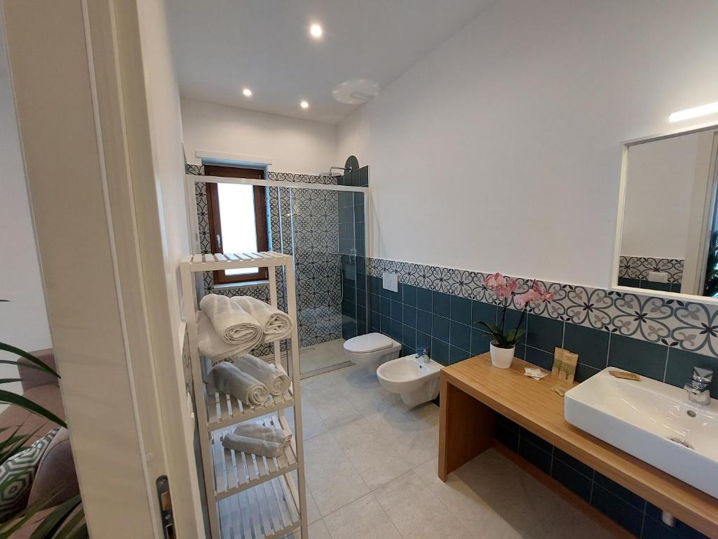 Koupelna v ubytování Mistral Luxury Suites