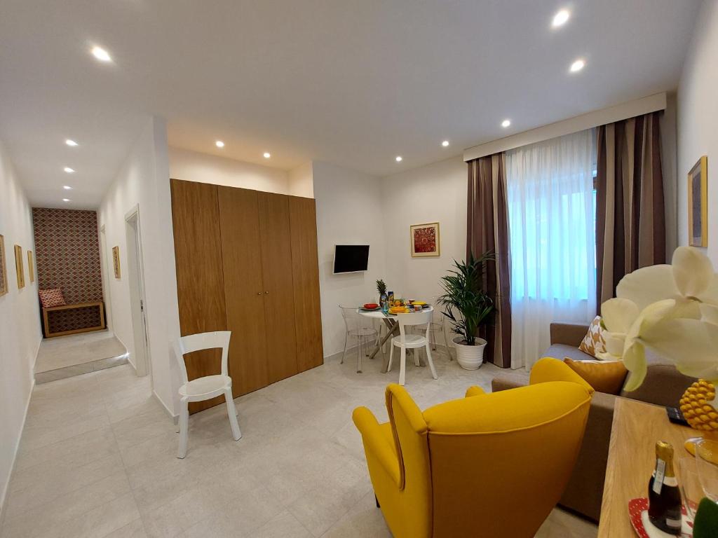 TV a/nebo společenská místnost v ubytování Mistral Luxury Suites