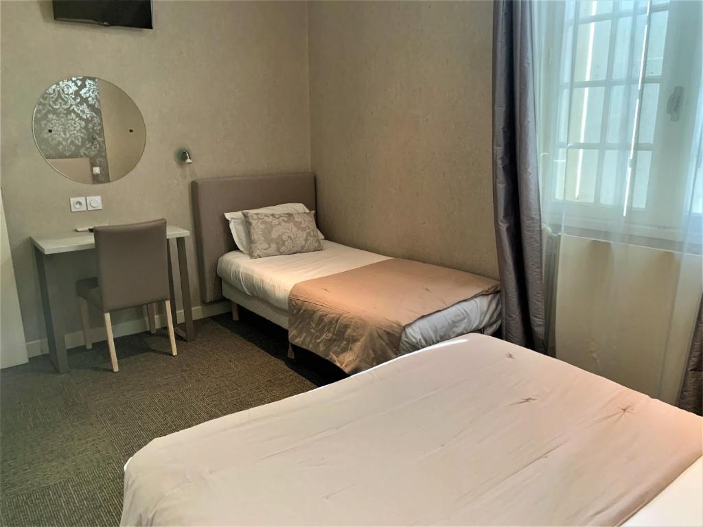Postel nebo postele na pokoji v ubytování Hostellerie Bellevue