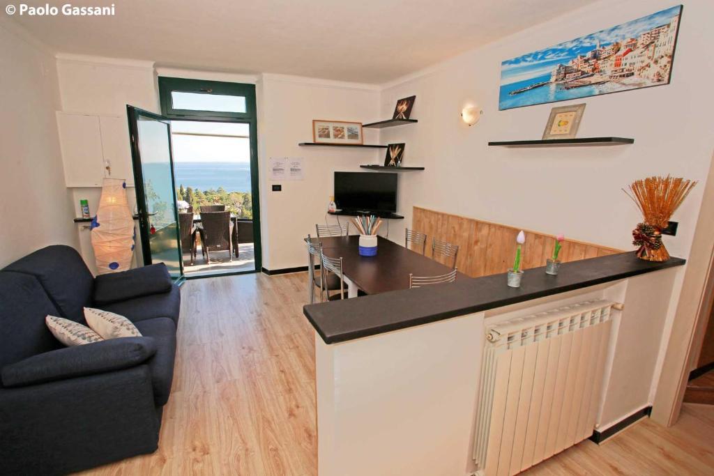 Kuchnia lub aneks kuchenny w obiekcie Cav Gli Ulivi di Bogliasco parcheggio privato gratuito