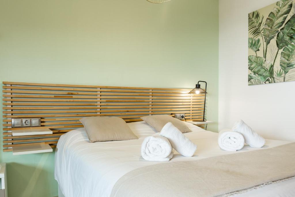 Posteľ alebo postele v izbe v ubytovaní Teatro Suites Málaga CITY FLAT
