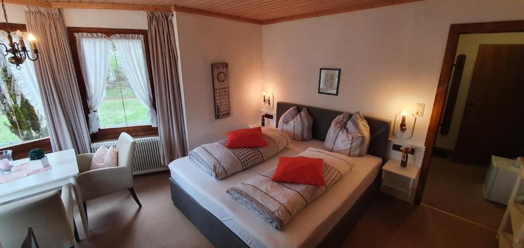 Postel nebo postele na pokoji v ubytování Hotel Gasthof Gaistal