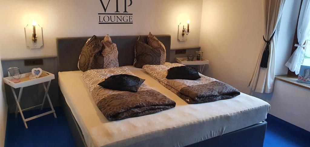 Postel nebo postele na pokoji v ubytování Hotel Gasthof Gaistal
