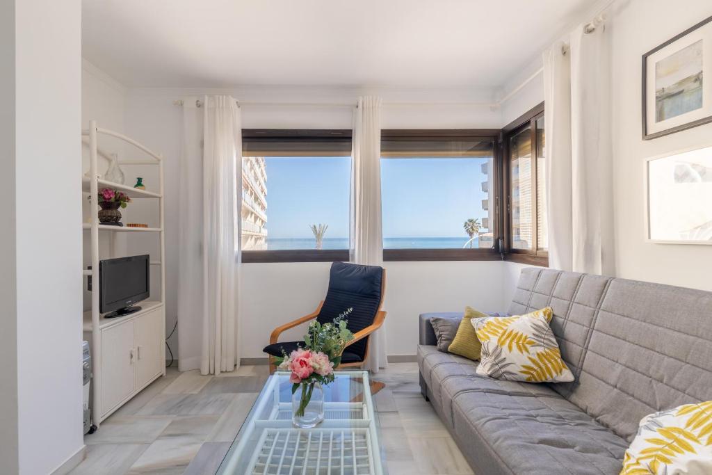 Chill & Pool Apartment Torremolinos - Hizvo