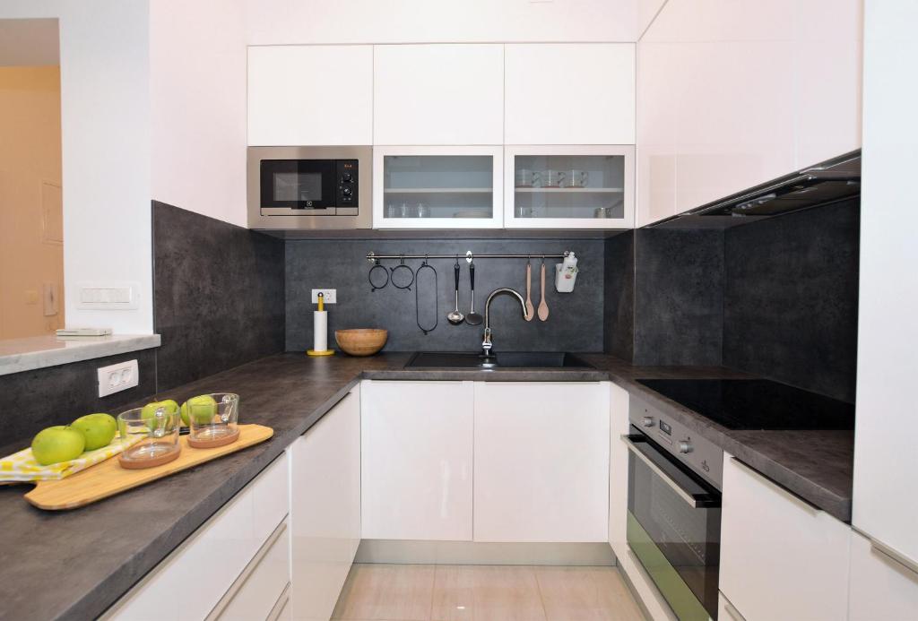Kuchyňa alebo kuchynka v ubytovaní Apartman L