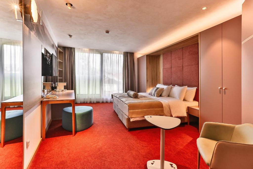 Area soggiorno di Carine Hotel Centar