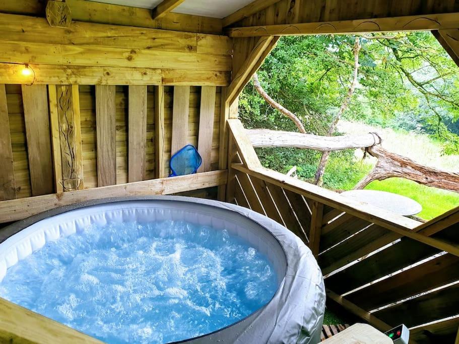 The Potting Shed near Tenby, Hot Tub access, 100" Projector, Four poster  bed, Breakfast, Tenby – Updated 2024 Prices