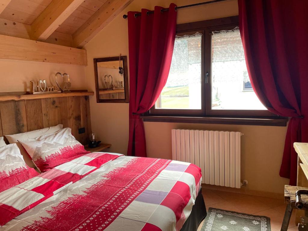 A bed or beds in a room at Chalet Da Florin