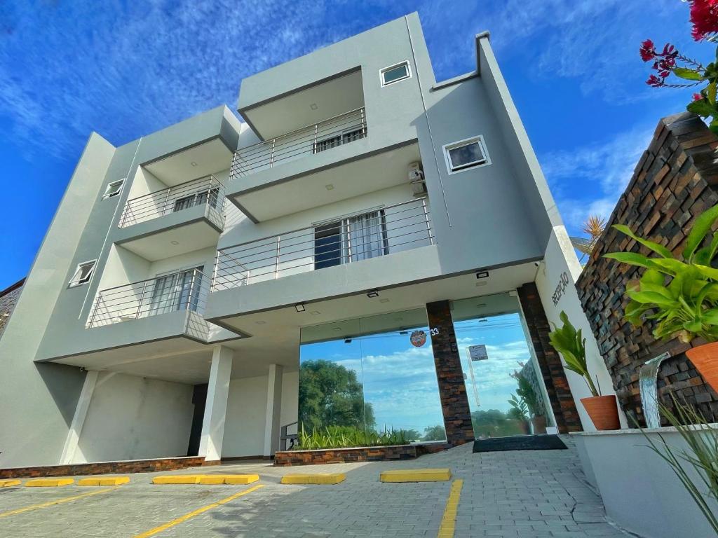 a large white building with a large doorway at Hotel Conchas in Penha