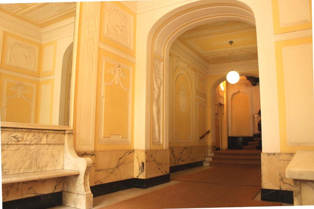 Hotel-Maison Am Olivaer Platz - Resim 10