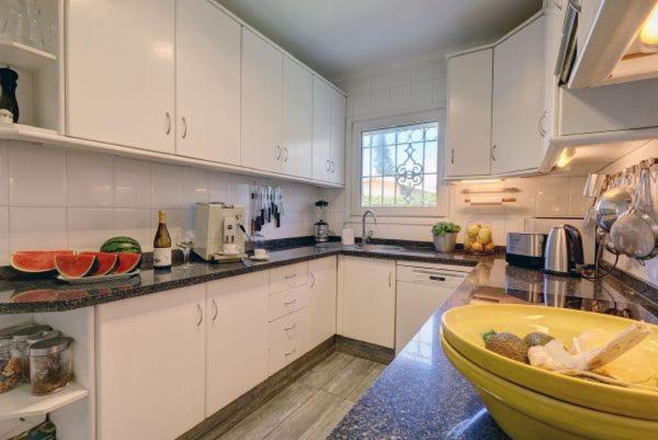 A kitchen or kitchenette at Casa Sol