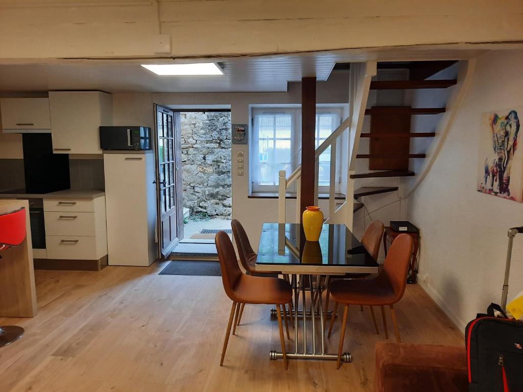 a kitchen and dining room with a table and chairs at Maison Cosy in Ligugé