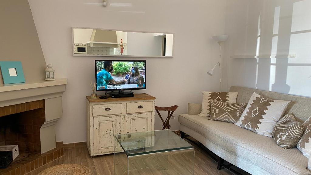 TV a/nebo společenská místnost v ubytování Monte Do Zambujeiro