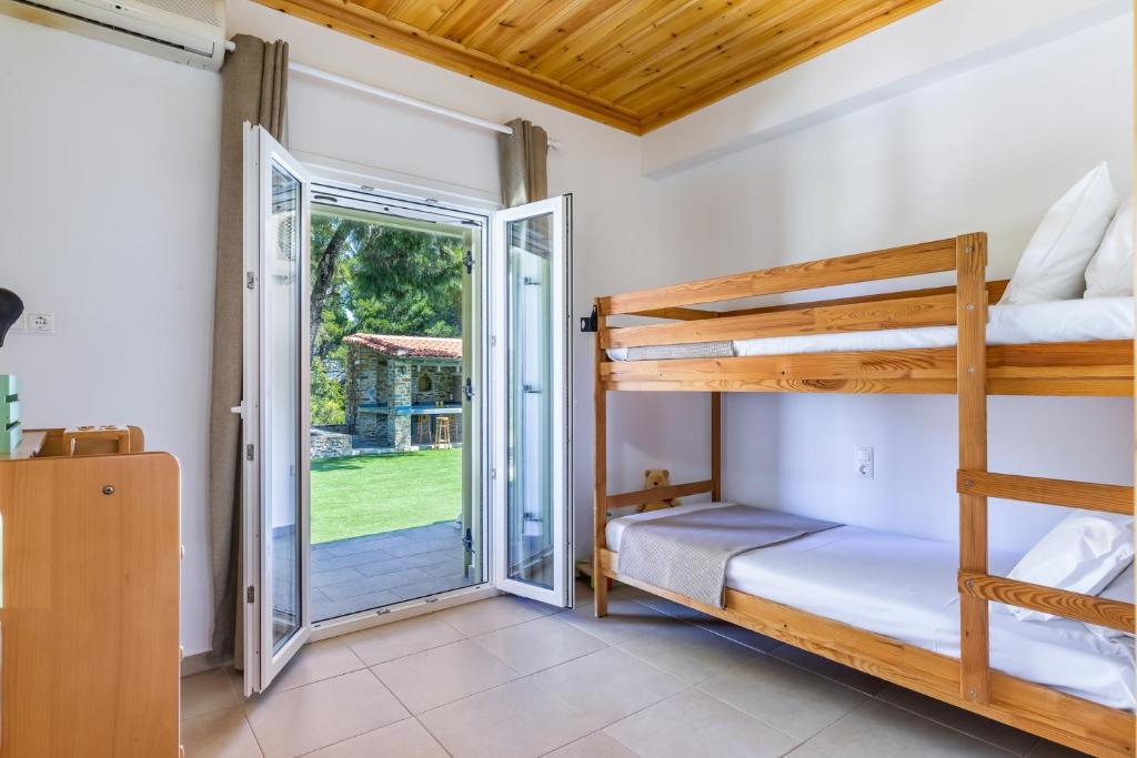 Postel nebo postele na pokoji v ubytování Aegean View Villa