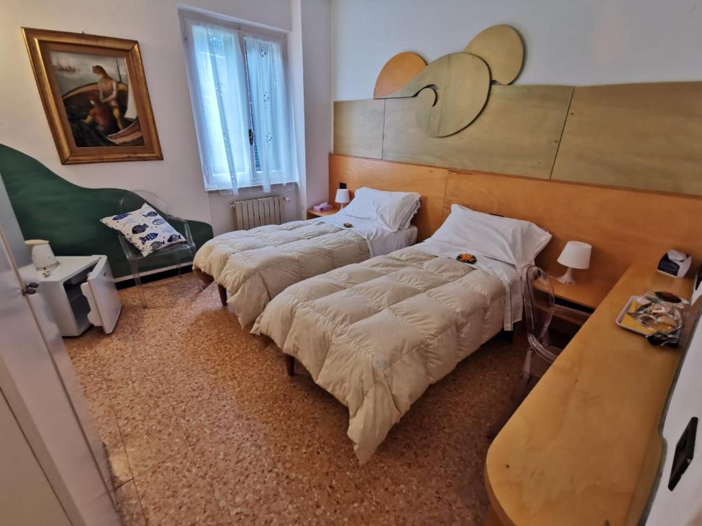 Posteľ alebo postele v izbe v ubytovaní Tonino Basso camere Nuova Gestione
