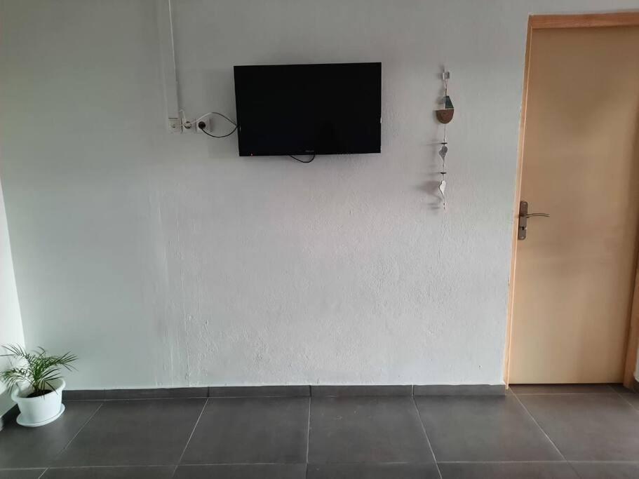 TV a/nebo společenská místnost v ubytování [5 min plage] T2 idéal pour Retraités/Jeune couple