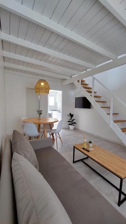 a living room with a couch and a table at ONE Departamentos in Tandil