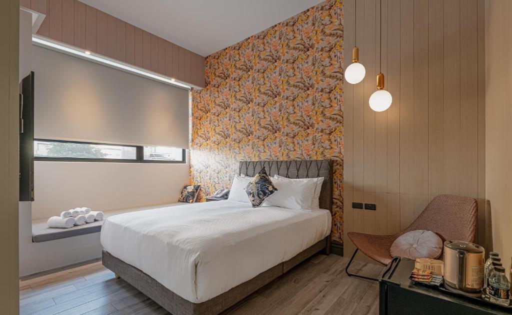 Postel nebo postele na pokoji v ubytování 森行旅 Mori Hotel -台南安平老街