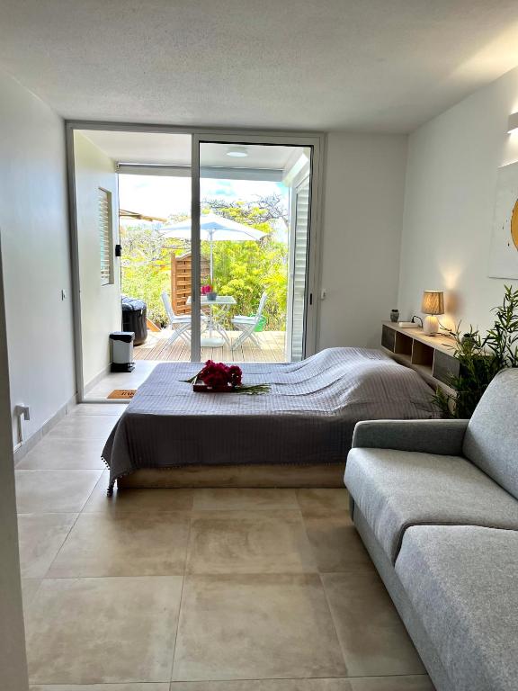 Postel nebo postele na pokoji v ubytování NOUVEAU studio chaleureux avec jacuzzi privé & piscine