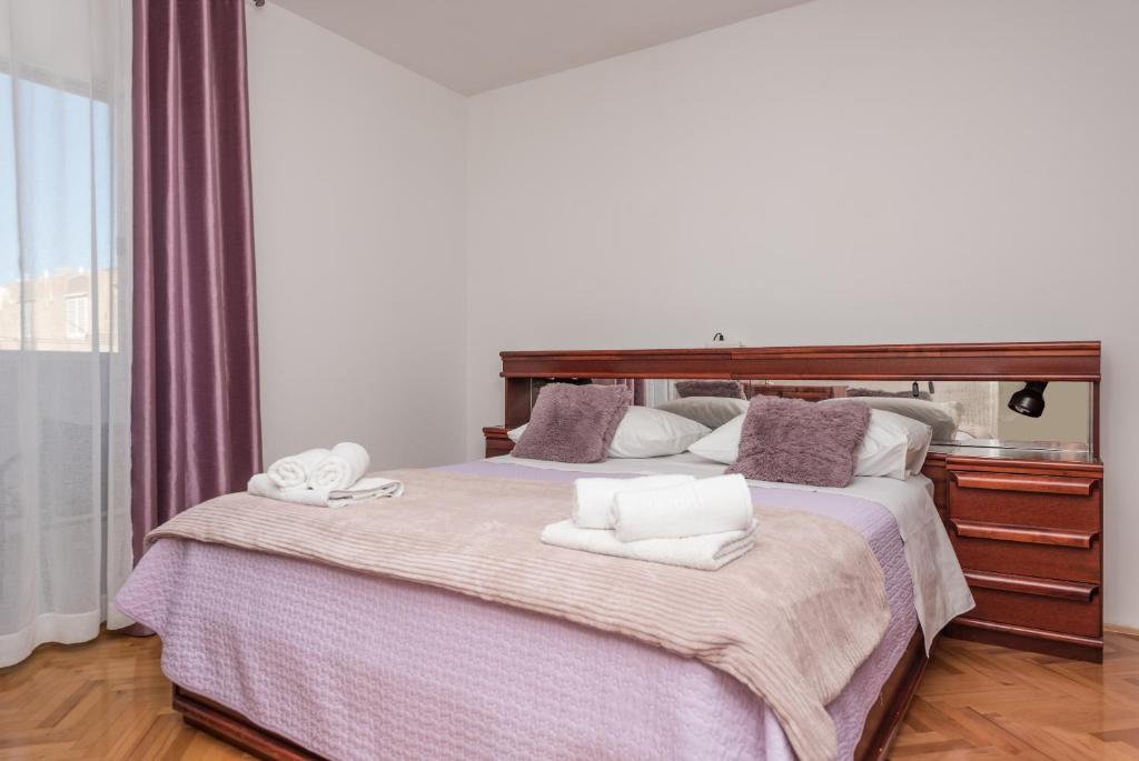 Posteľ alebo postele v izbe v ubytovaní Apartman Centar Glavaš
