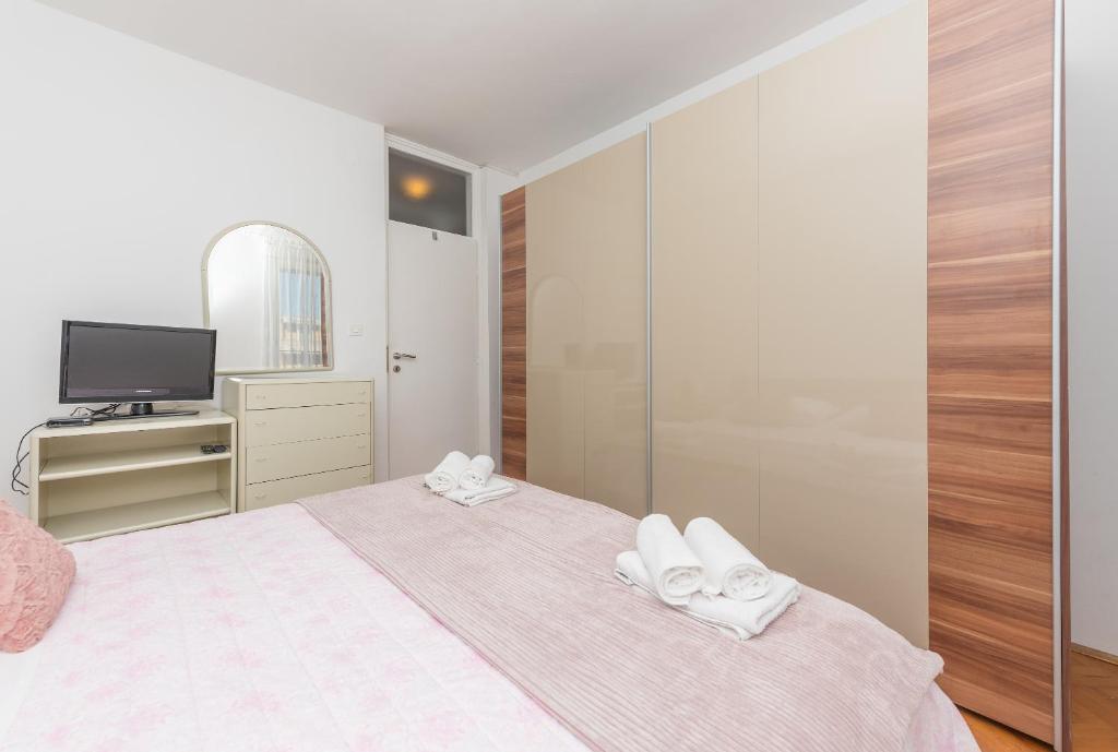 Posteľ alebo postele v izbe v ubytovaní Apartman Centar Glavaš