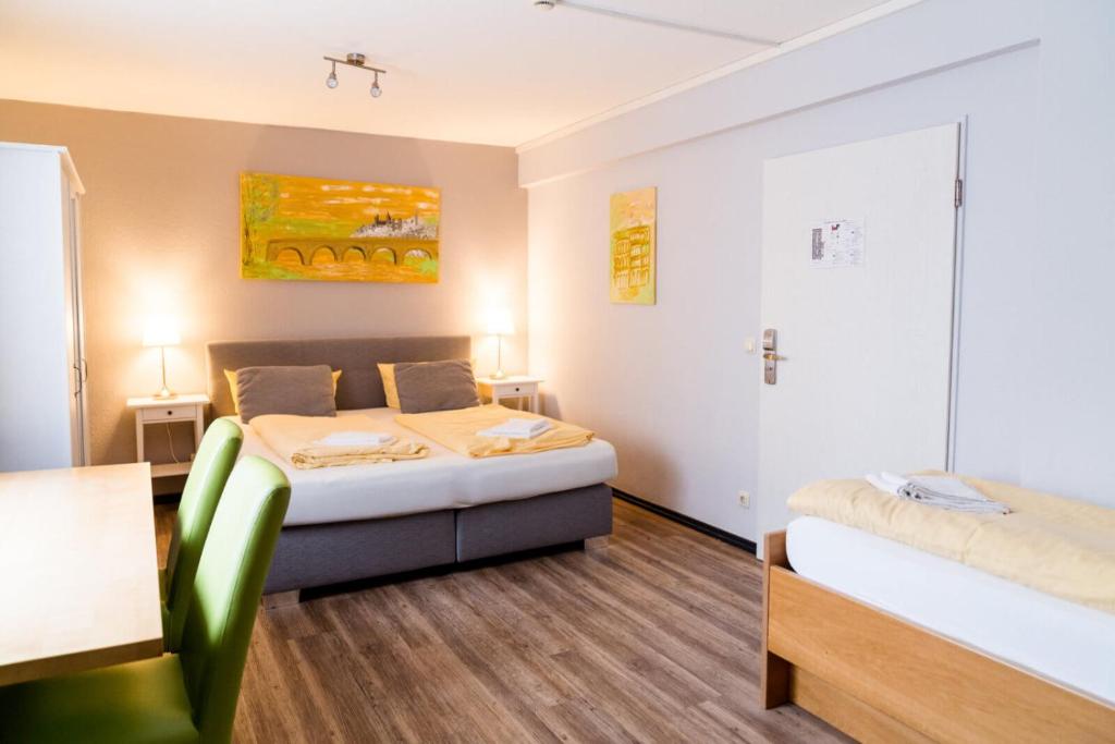 Schroeders Stadtwaldhotel - Standard Triple Room