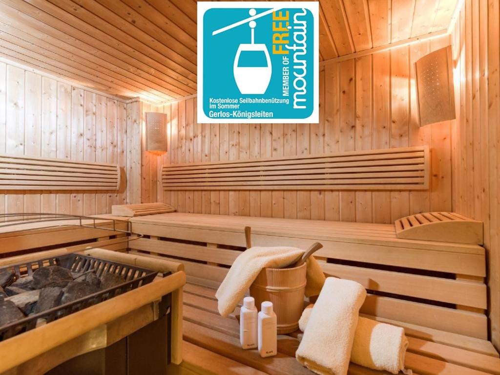 a sauna with a tub with a sign on it at Appartementhaus Arbiskogelblick in Gerlos