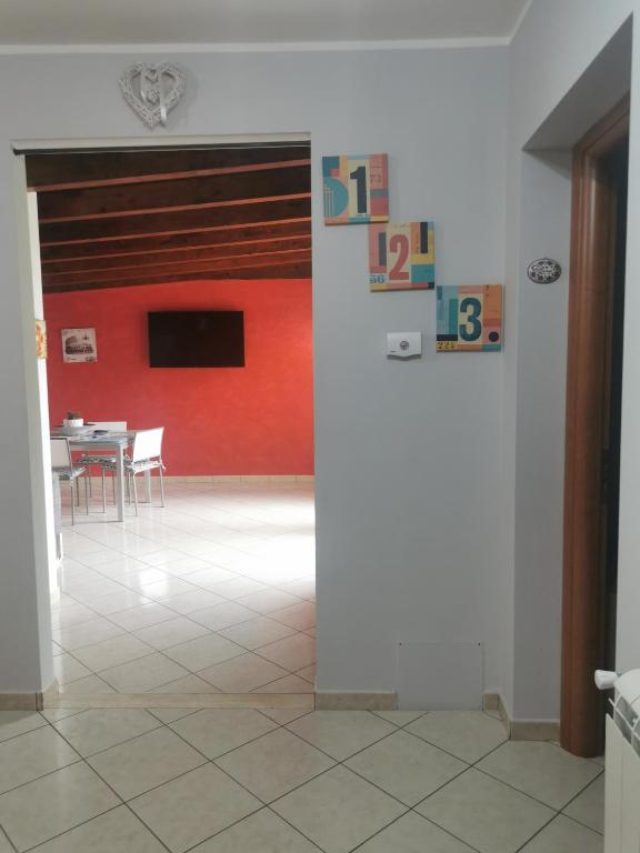 Televízia a/alebo spoločenská miestnosť v ubytovaní Casa in Centro via gioeni