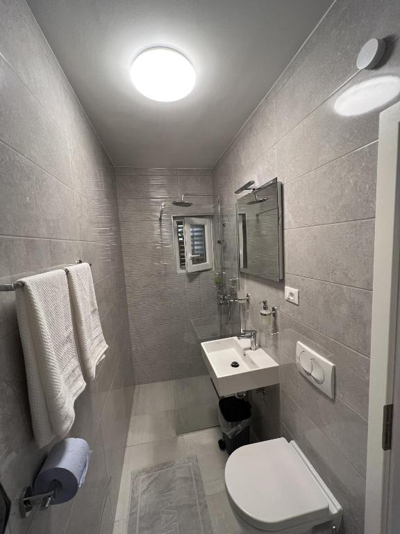 Koupelna v ubytování Rooms Edna