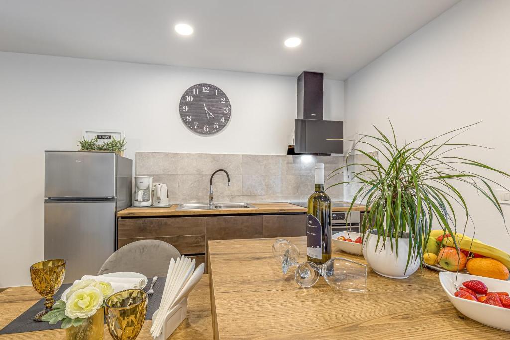 Kuchyňa alebo kuchynka v ubytovaní Apartment Nilda II