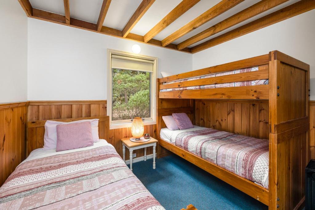 Postel nebo postele na pokoji v ubytování Lorne Bush House Cottages & Eco Retreats